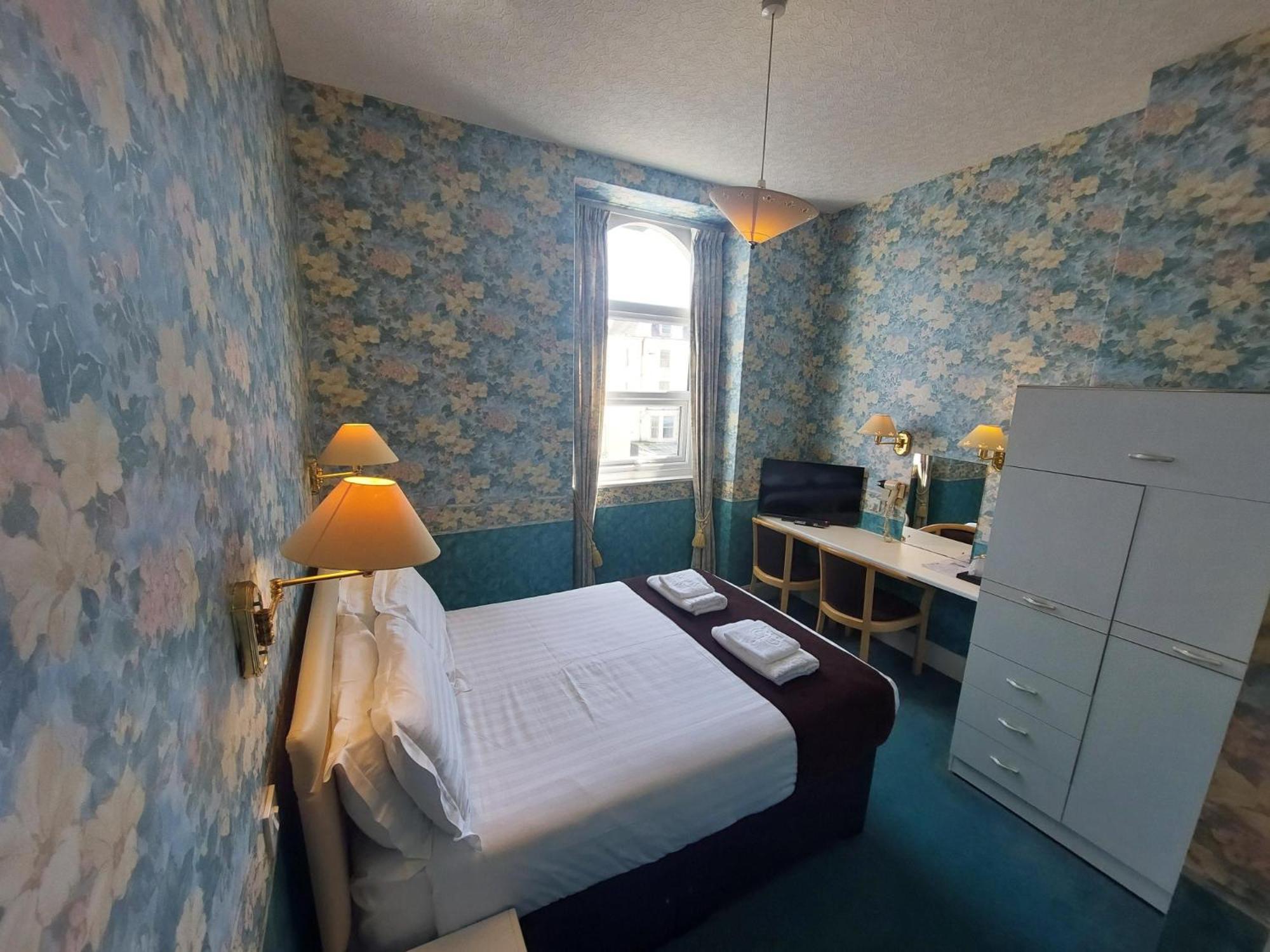 Hotel White Heather 3*