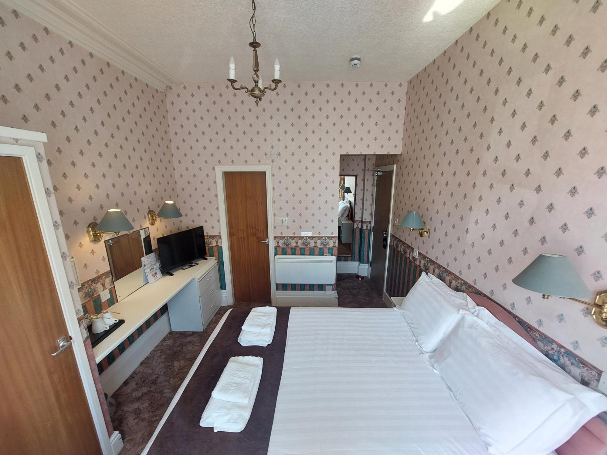 Hotel White Heather 3*